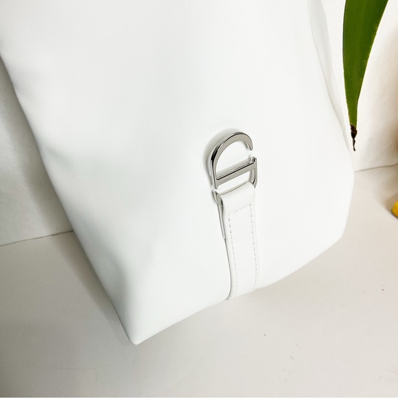 DIOR White Minimalist Cosmetic Bag - Brand New - Picture 3 of 4